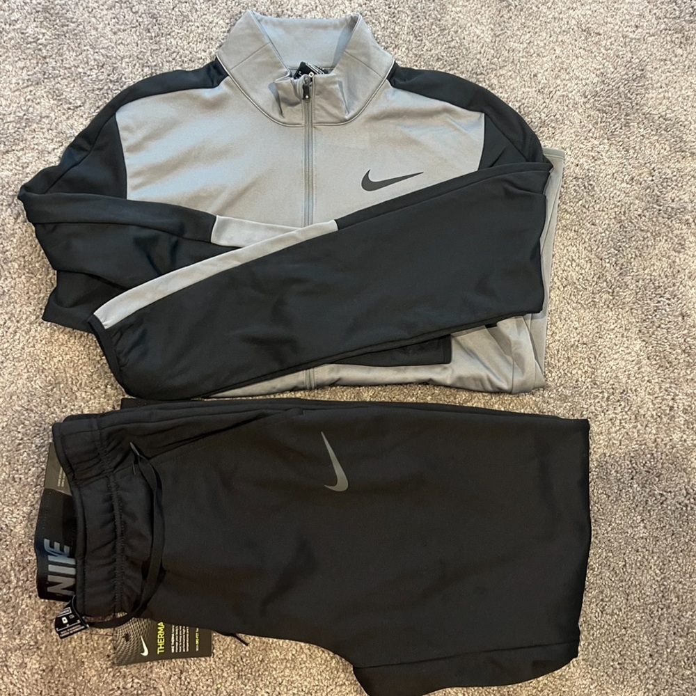 Men's Medium 2 piece Nike Dry-fit sweatsuit!